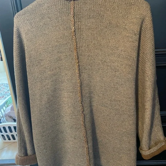 Pendleton cardigan, excellent condition. Beautiful color, very well made. - Picture 2 of 4